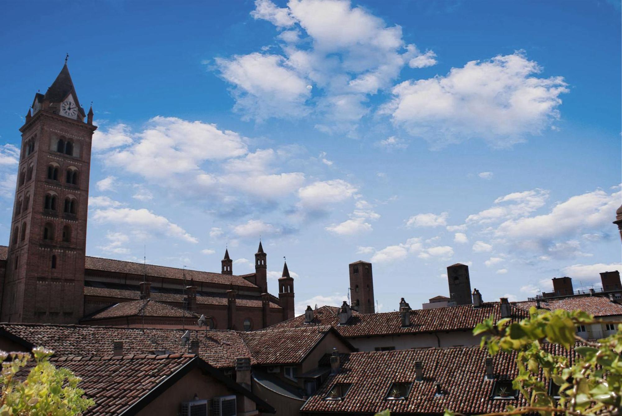 Casa Caroli, Charme E Comfort Nel Cuore Di Alba Exterior photo