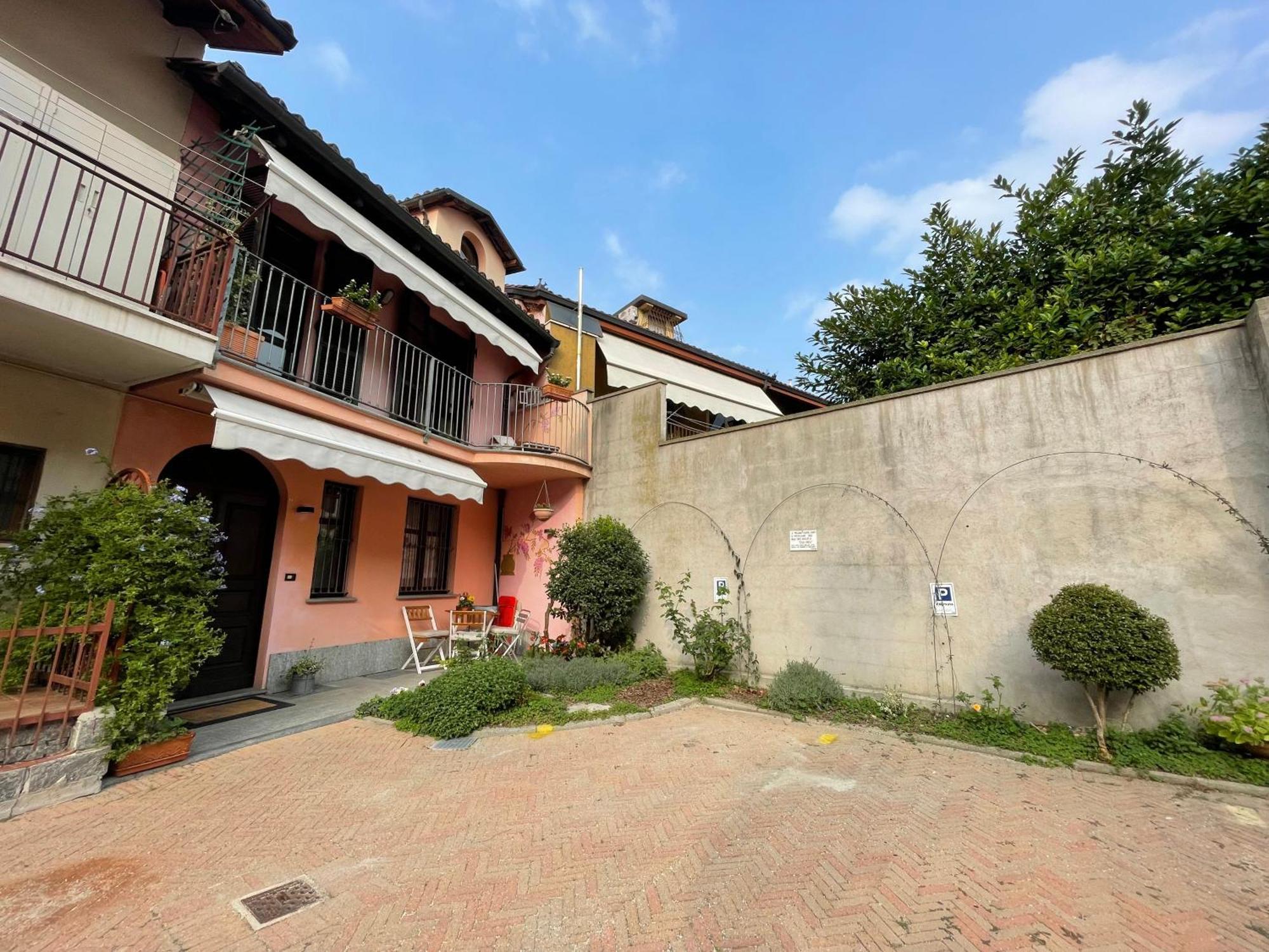 Casa Caroli, Charme E Comfort Nel Cuore Di Alba Exterior photo
