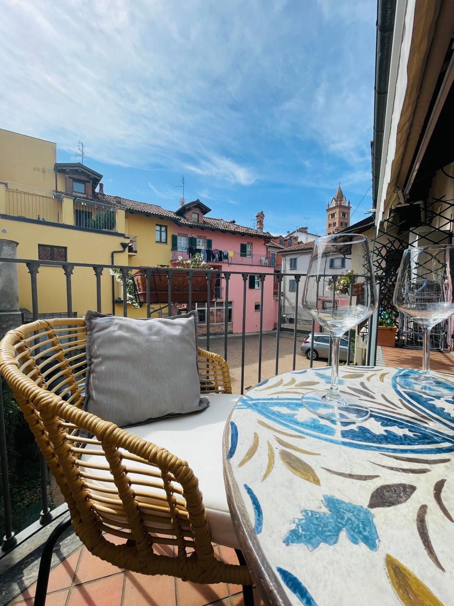 Casa Caroli, Charme E Comfort Nel Cuore Di Alba Exterior photo