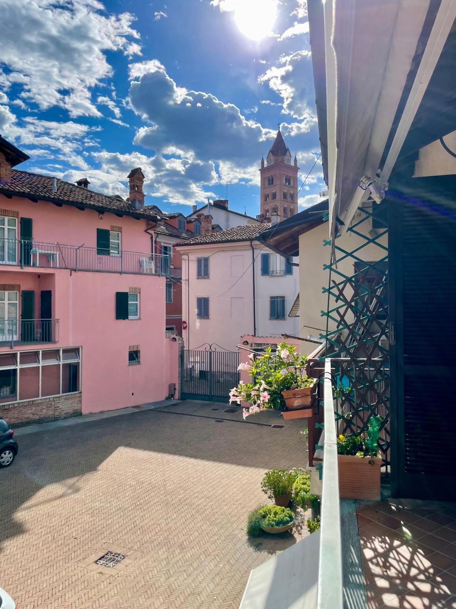 Casa Caroli, Charme E Comfort Nel Cuore Di Alba Exterior photo
