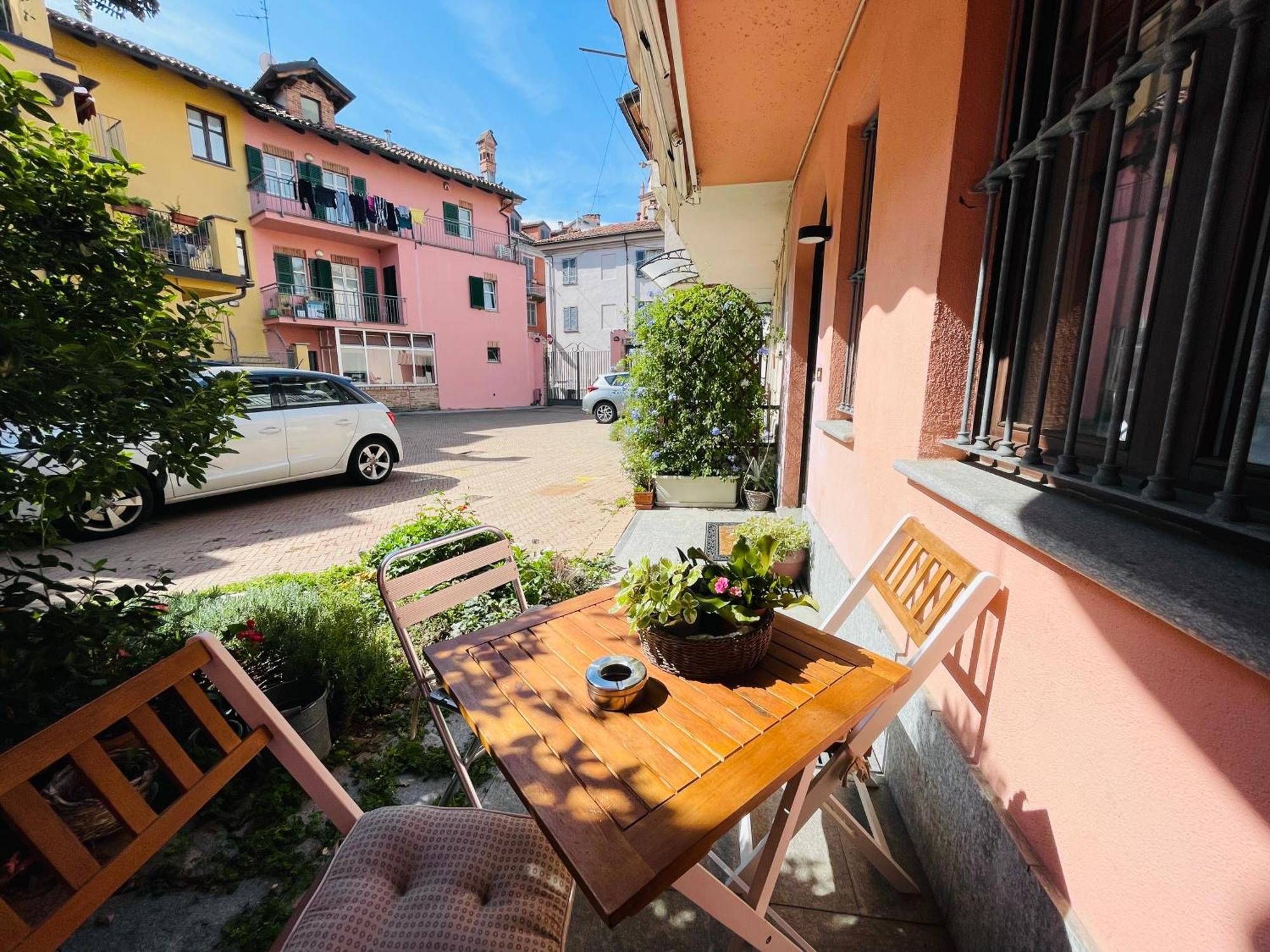Casa Caroli, Charme E Comfort Nel Cuore Di Alba Exterior photo